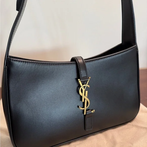 Yves Saint Laurent Le 5 à 7 bag in smooth leather - Picture 3 of 13